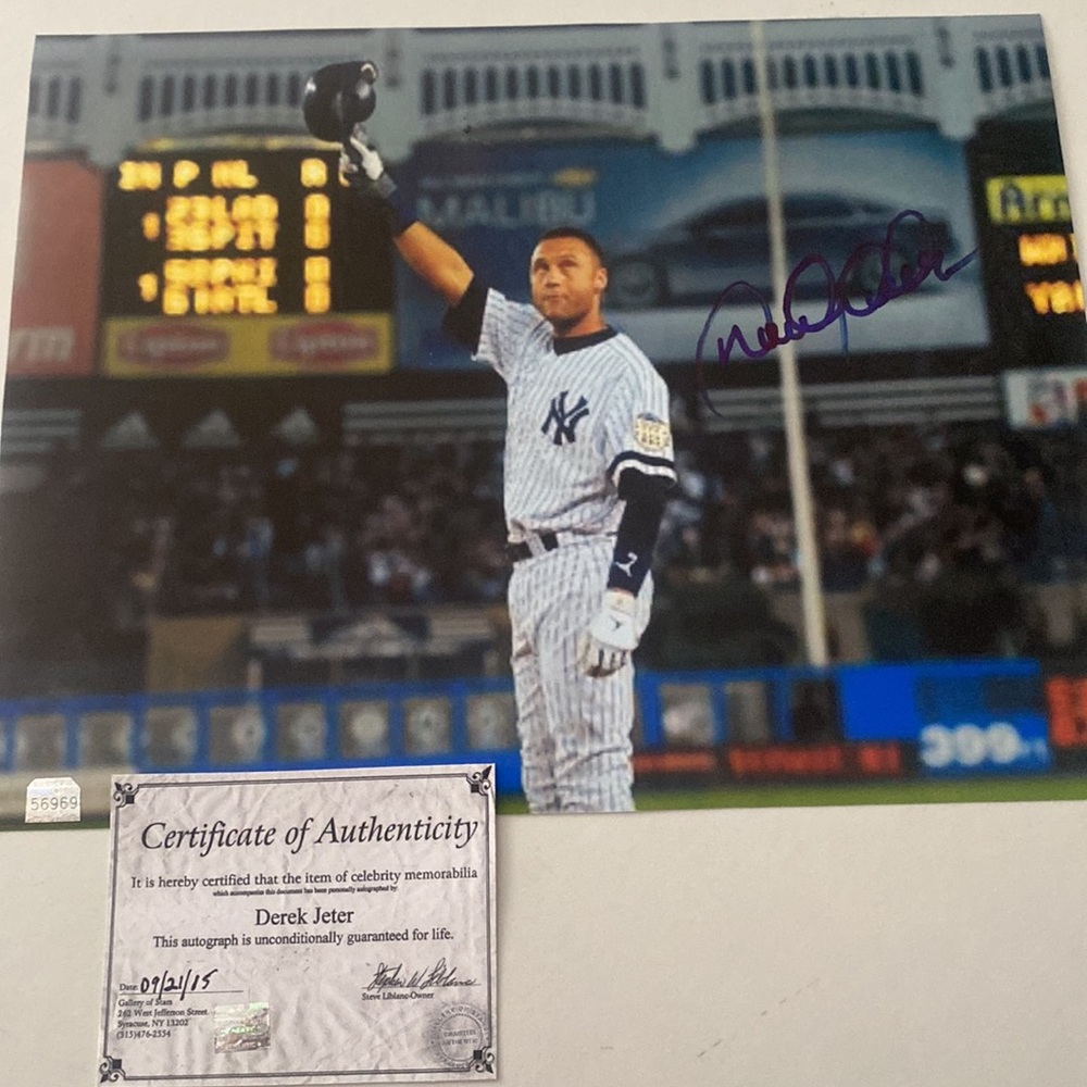 Derek Jeter Autographed 8x10 Photo w/COA